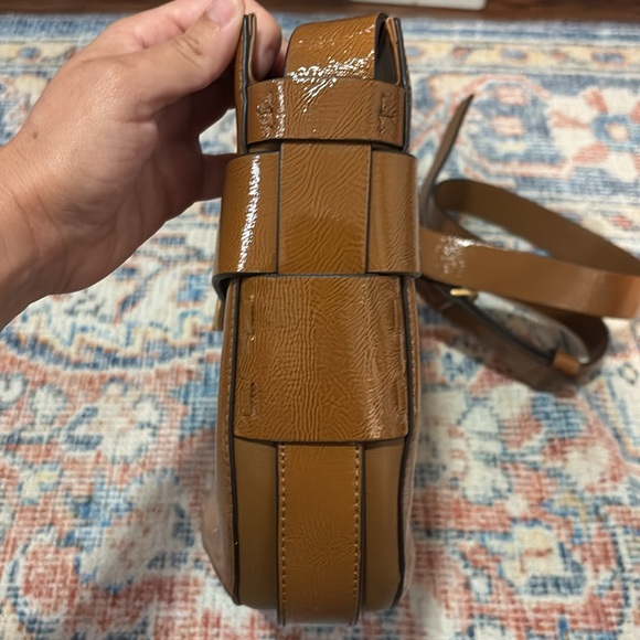 Tory Burch Gemini Link Patent Crossbody Bag in Umber NWOT - Picture 7 of 10